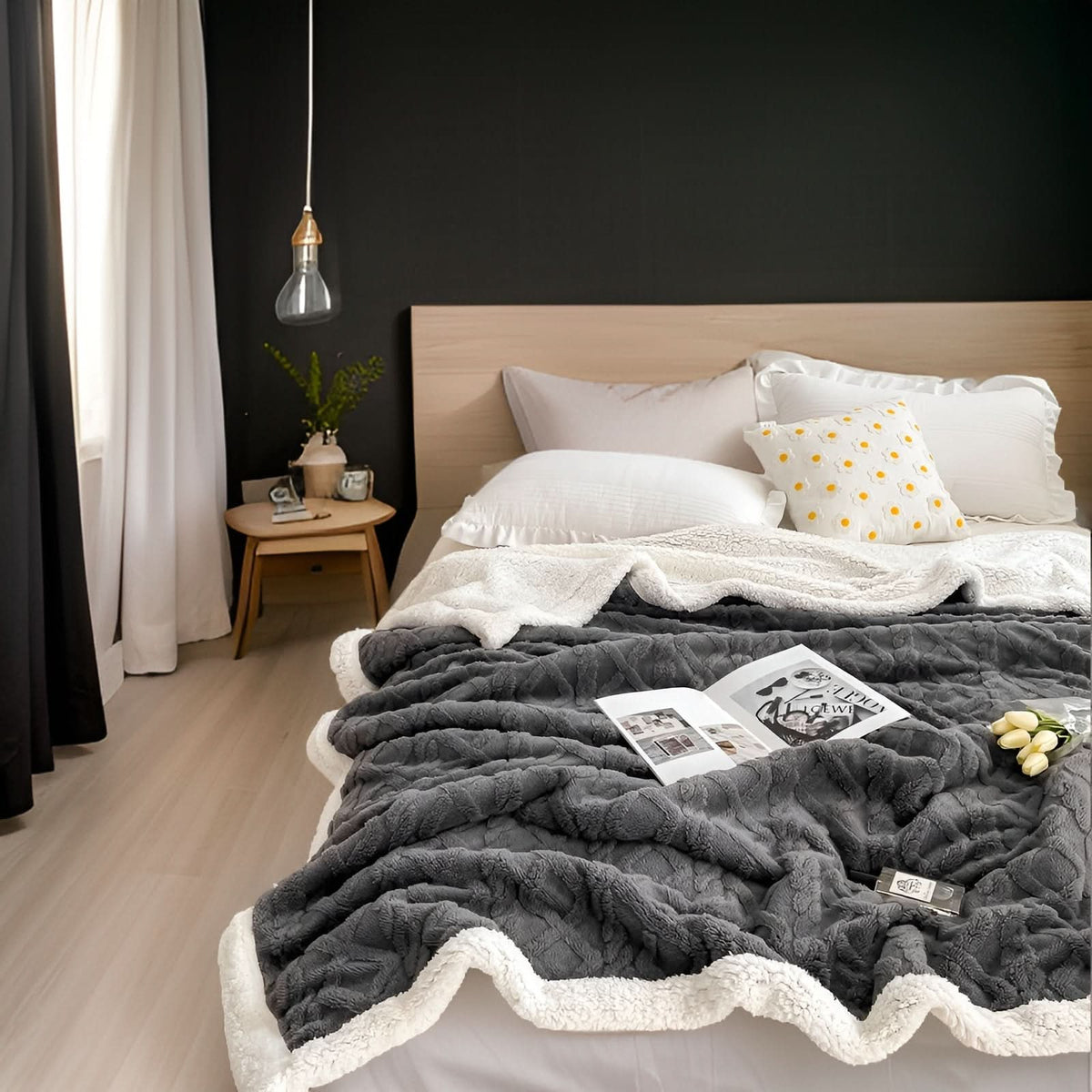 Blanket Double-Sided Polyester Fleece Lightweight & Machine-Washable