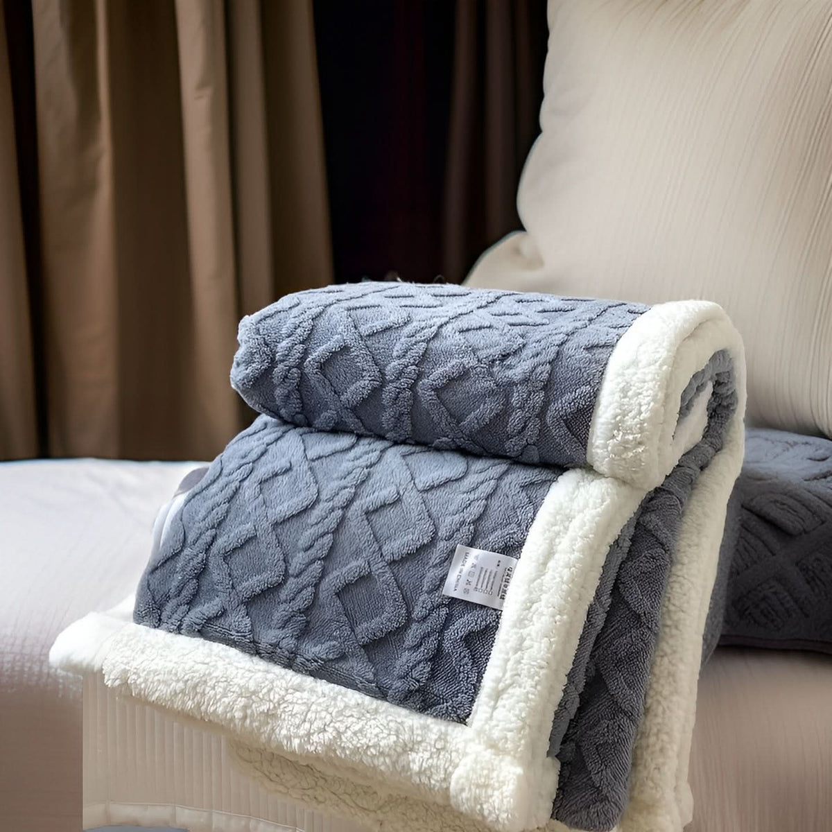 Blanket Double-Sided Polyester Fleece Lightweight & Machine-Washable