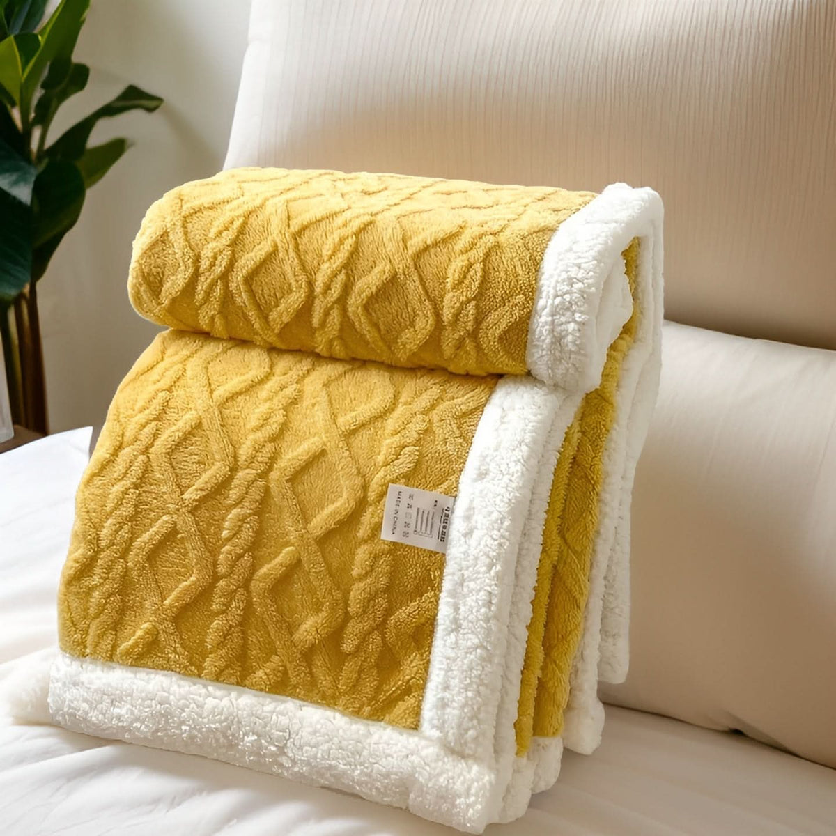 Blanket Double-Sided Polyester Fleece Lightweight & Machine-Washable