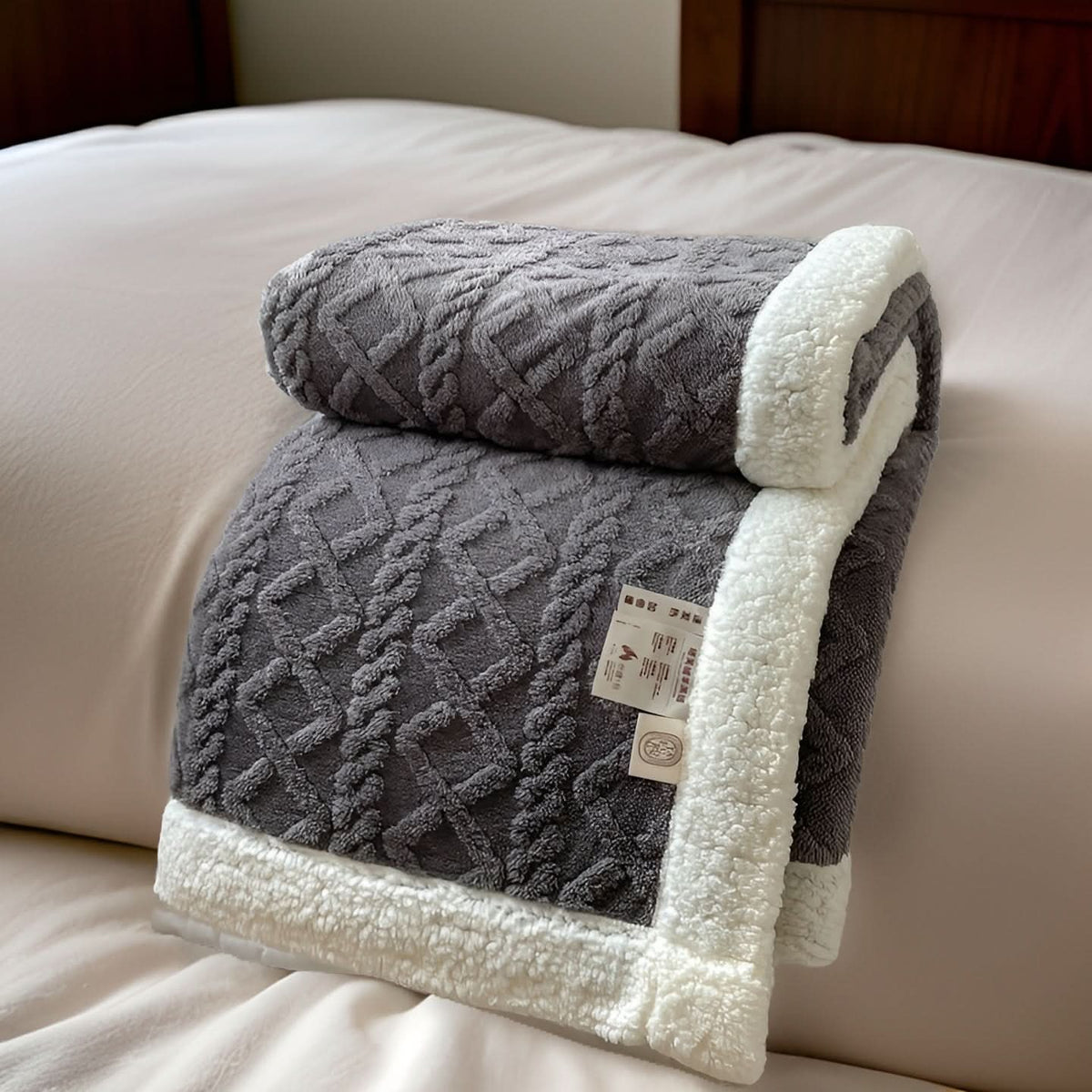 Blanket Double-Sided Polyester Fleece Lightweight & Machine-Washable