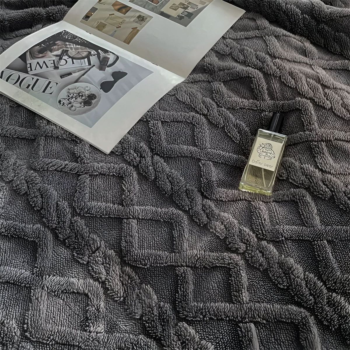 Blanket Double-Sided Polyester Fleece Lightweight & Machine-Washable