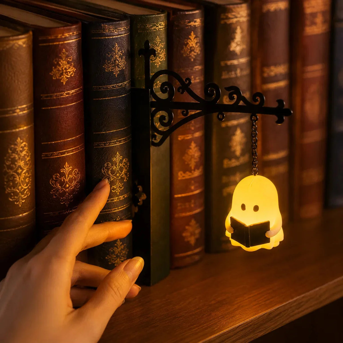 Bookshelf Lantern Cordless Tool-Free Warm Amber LED