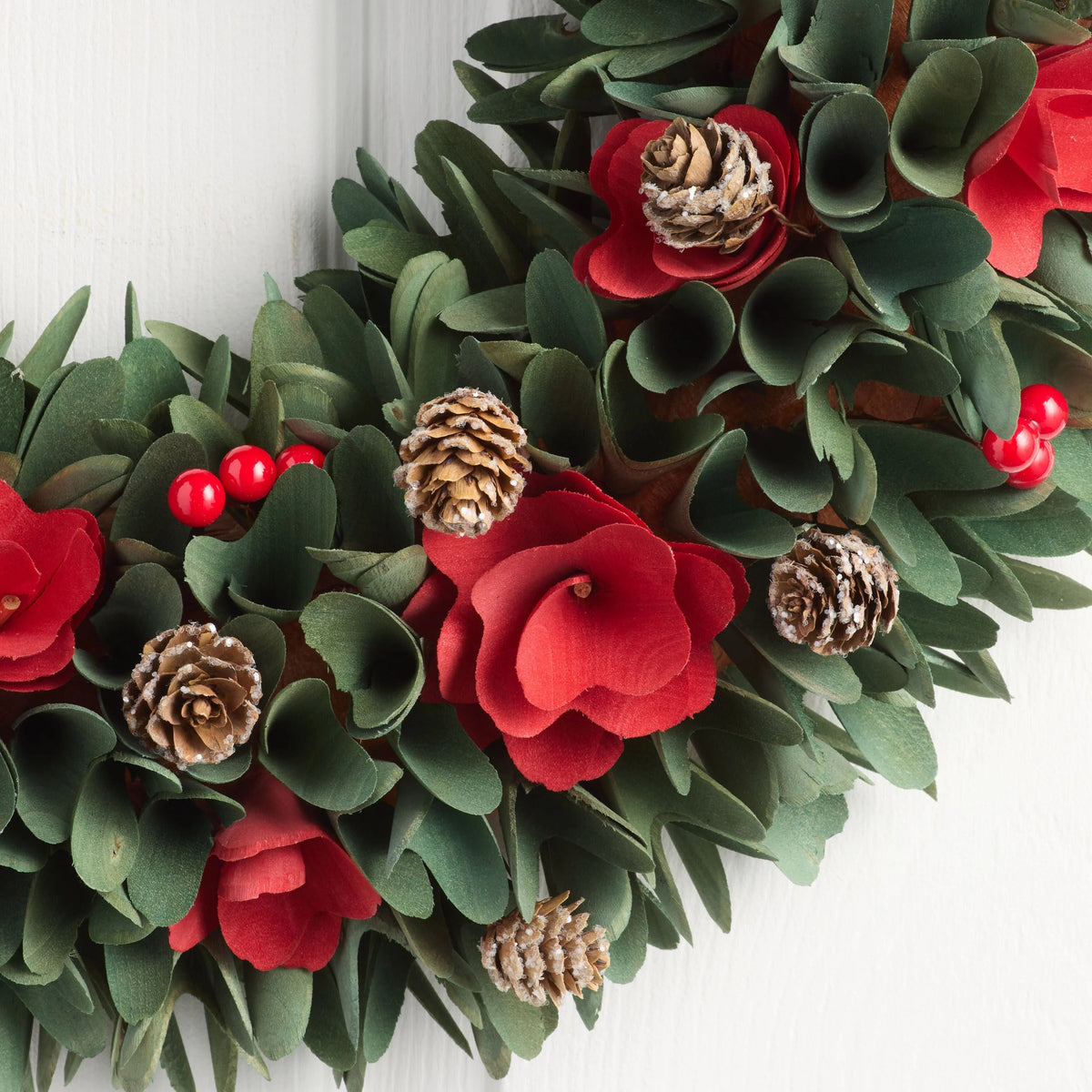 Christmas Wreath 20-Inch Wood Curl Design Real Pinecones