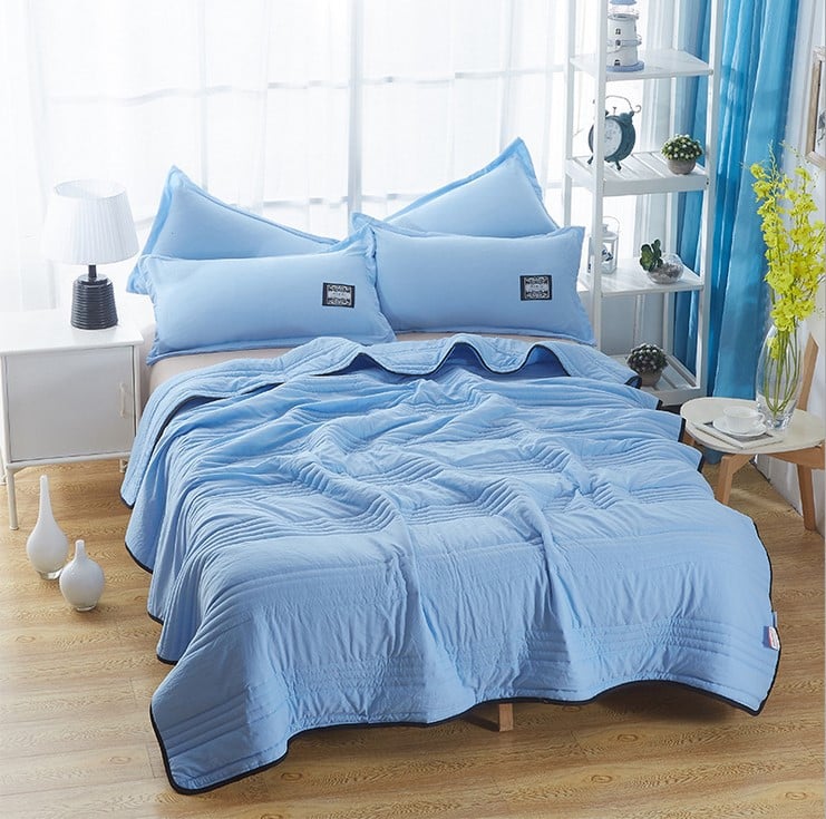 Cooling Blanket Moisture-Wicking & Breathable Polyester