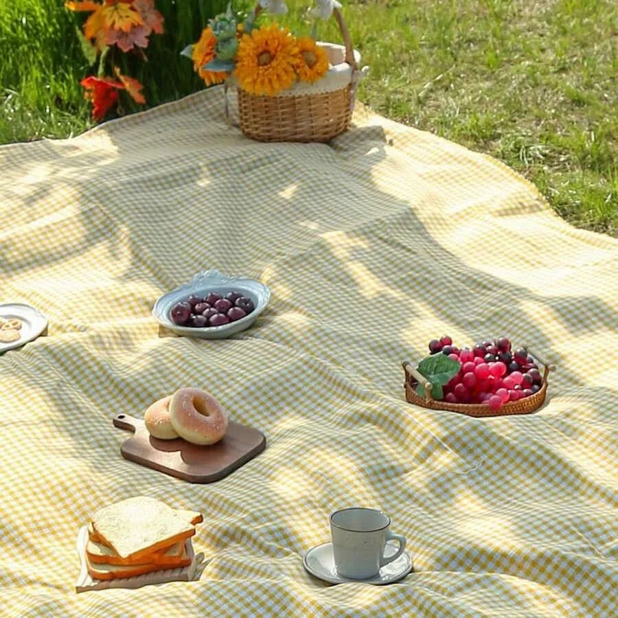 Picnic Blanket Quick-Drying Lightweight Foldable Checkered Design