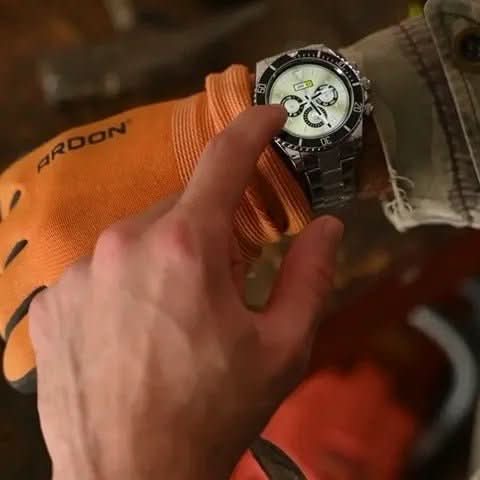 Smartwatch Titanium GPS Health Tracking 328-Foot Water-Resistant