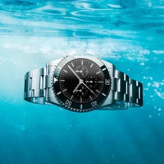 Smartwatch Titanium GPS Health Tracking 328-Foot Water-Resistant