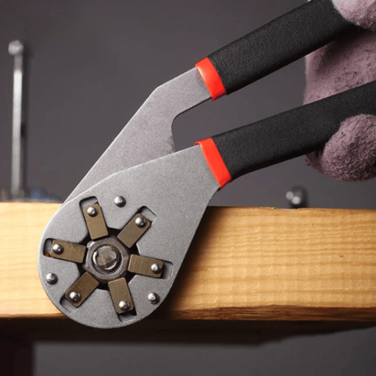 Universal Wrench Self-Adjusting Quick Clamp
